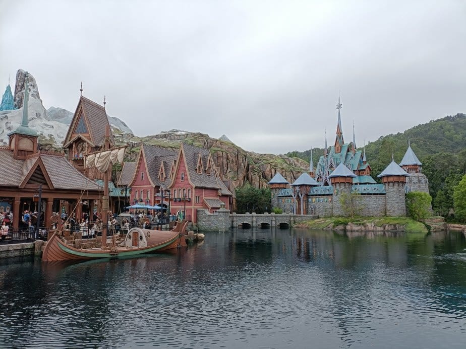 2024香港|香港迪士尼樂園~魔雪奇緣世界!周邊產品價格偏高