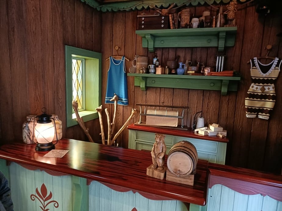 2024香港|香港迪士尼樂園~魔雪奇緣世界!周邊產品價格偏高