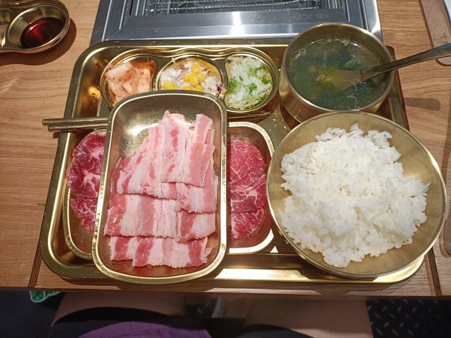板橋美食|米個人燒肉-板橋店。府中新開個人燒肉店，食量客製化