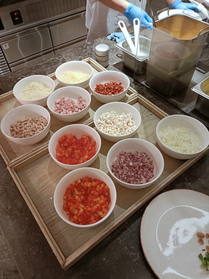 2024香港|東涌的世茂喜來登酒店早餐篇~早餐超豐盛!魚丸麵 2024香港|東涌的世茂喜來登酒店早餐篇~早餐超豐盛!魚丸麵