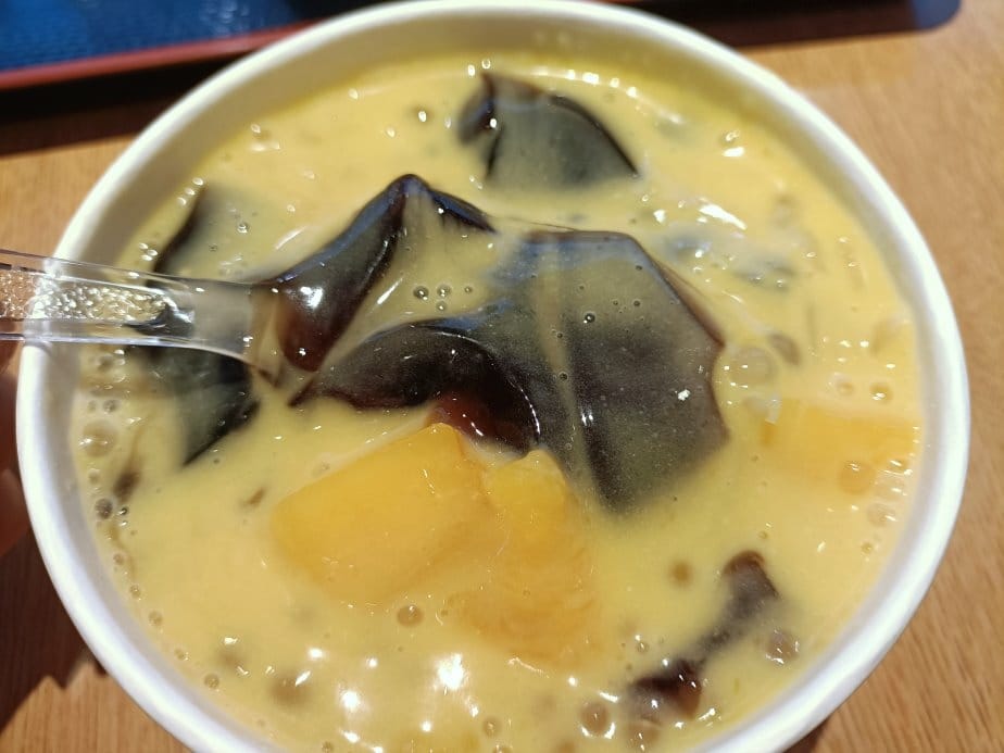 2024香港|滿記甜品-楊枝甘露仙草、雪山芒果西米露小丸子、