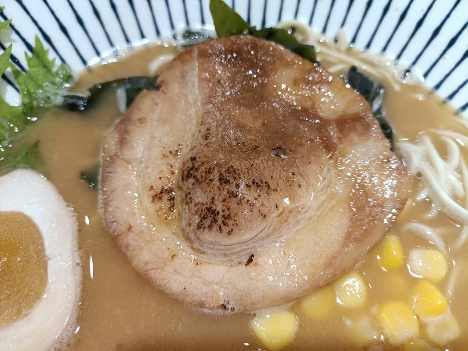 板橋美食|駟阪麵屋-雞白湯拉麵。湯頭主打以雞骨熬製,清爽不油 板橋美食|駟阪麵屋-雞白湯拉麵。湯頭主打以雞骨熬製,清爽不油