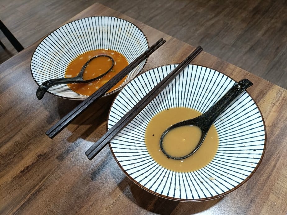 板橋美食|駟阪麵屋-雞白湯拉麵。湯頭主打以雞骨熬製,清爽不油 板橋美食|駟阪麵屋-雞白湯拉麵。湯頭主打以雞骨熬製,清爽不油