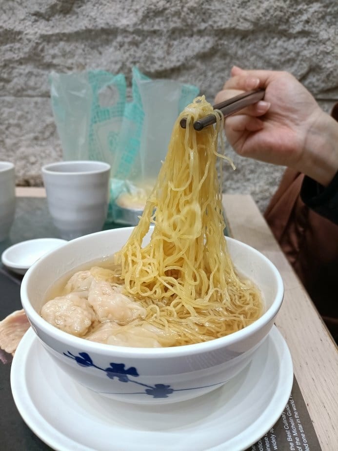 2024香港|何洪記粥麵專家-香港國際機場。鮮蝦雲吞麵、燒鵝 2024香港|何洪記粥麵專家-香港國際機場。鮮蝦雲吞麵、燒鵝