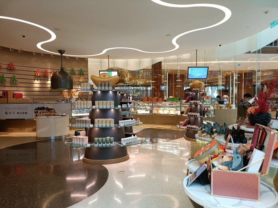 2024澳門|美獅美高梅-視博茶點，四周LED螢幕結合音樂、