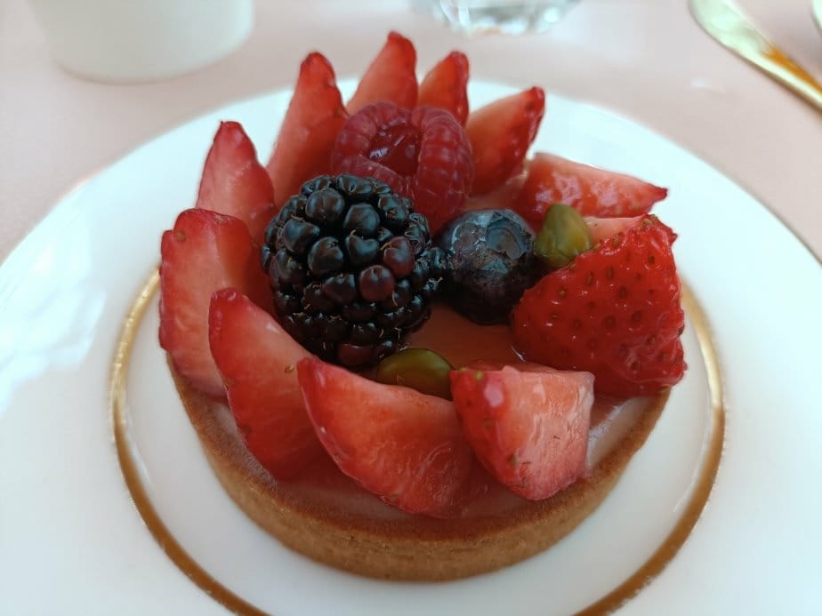 2024澳門|美獅美高梅-視博茶點，四周LED螢幕結合音樂、