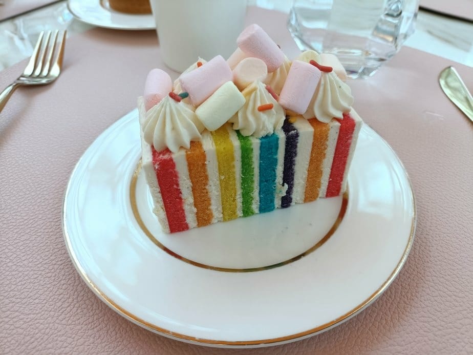 2024澳門|美獅美高梅-視博茶點，四周LED螢幕結合音樂、