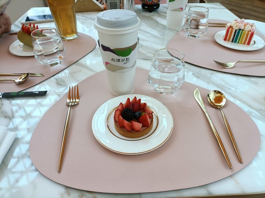 2024澳門|美獅美高梅-視博茶點，四周LED螢幕結合音樂、