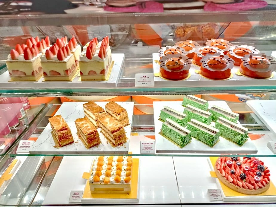 2024澳門|美獅美高梅-視博茶點，四周LED螢幕結合音樂、