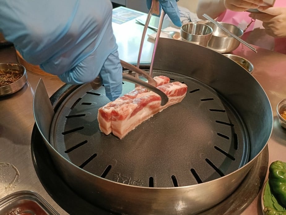 台北西門町美食| 金咕친구 韓式原塊烤肉-台北西門店。韓式小 台北西門町美食| 金咕친구 韓式原塊烤肉-台北西門店。韓式小