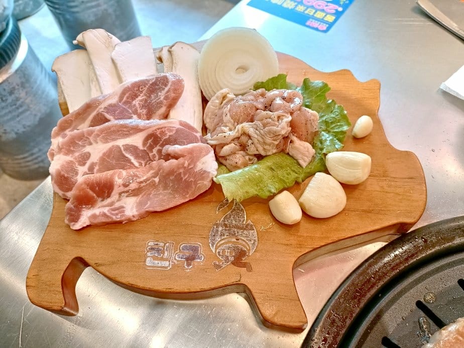 台北西門町美食| 金咕친구 韓式原塊烤肉-台北西門店。韓式小 台北西門町美食| 金咕친구 韓式原塊烤肉-台北西門店。韓式小