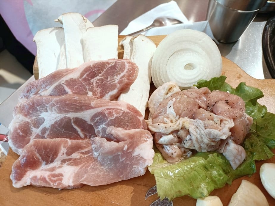 台北西門町美食| 金咕친구 韓式原塊烤肉-台北西門店。韓式小 台北西門町美食| 金咕친구 韓式原塊烤肉-台北西門店。韓式小