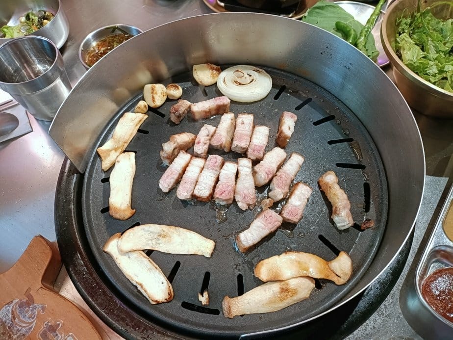 台北西門町美食| 金咕친구 韓式原塊烤肉-台北西門店。韓式小 台北西門町美食| 金咕친구 韓式原塊烤肉-台北西門店。韓式小