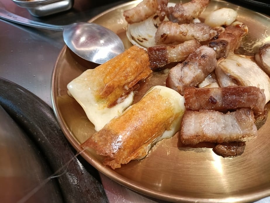 台北西門町美食| 金咕친구 韓式原塊烤肉-台北西門店。韓式小 台北西門町美食| 金咕친구 韓式原塊烤肉-台北西門店。韓式小