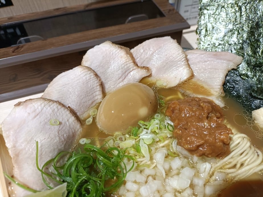 板橋美食|辰噌拉麵~有豚骨、雞湯兩款不同的湯頭，內用加麵不用