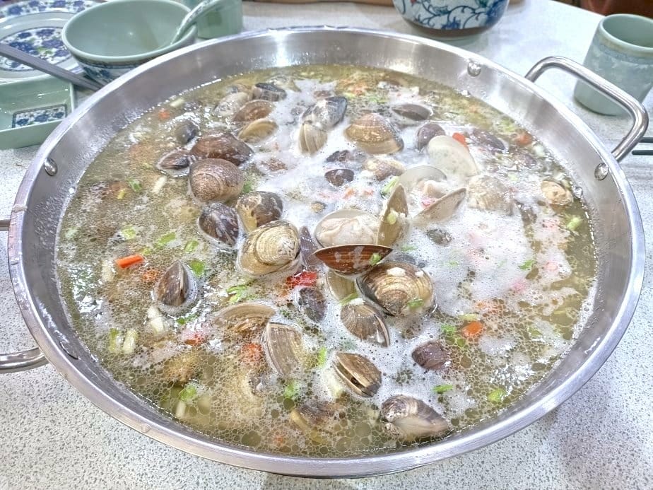 2024澳門|澳門輕軌初體驗~贏到粥卜卜蜆，蒜香蛤蜊肉肥又鮮