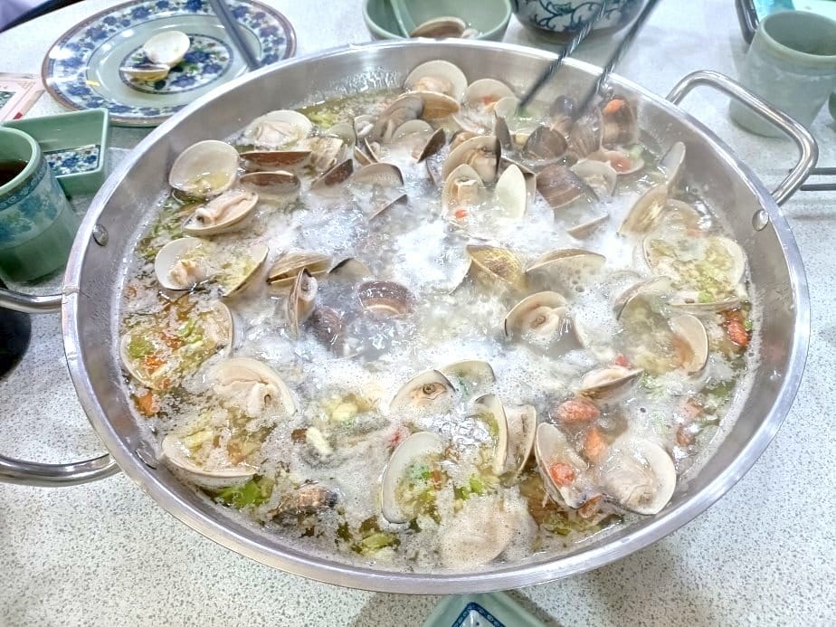 2024澳門|澳門輕軌初體驗~贏到粥卜卜蜆，蒜香蛤蜊肉肥又鮮