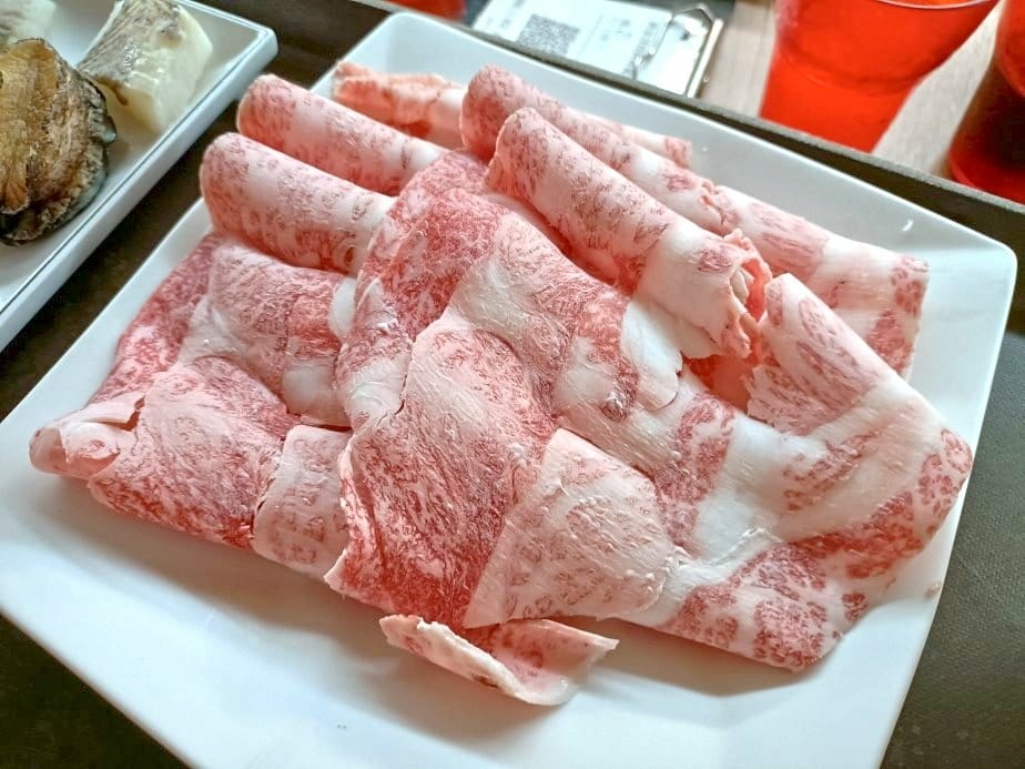 麻釜頂級麻辣鴛鴦鍋~外場人員不夠、訓練不足、飲料淡如水、湯底 麻釜頂級麻辣鴛鴦鍋~外場人員不夠、訓練不足、飲料淡如水、湯底