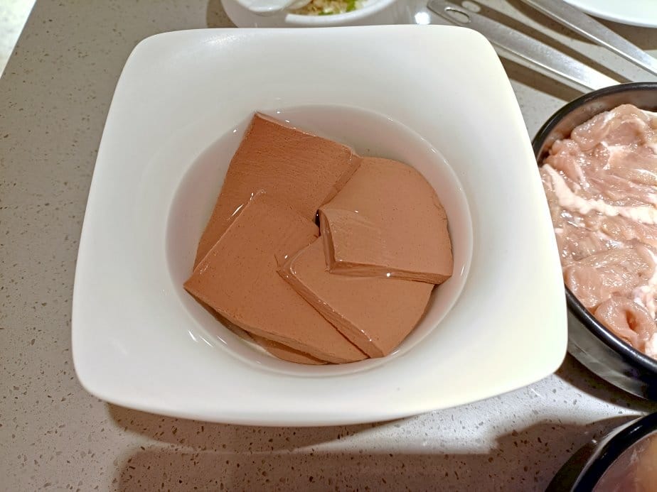 板橋美食|海底撈火鍋-板橋大遠店。甜湯、水果、小菜、冰淇淋免 板橋美食|海底撈火鍋-板橋大遠店。甜湯、水果、小菜、冰淇淋免