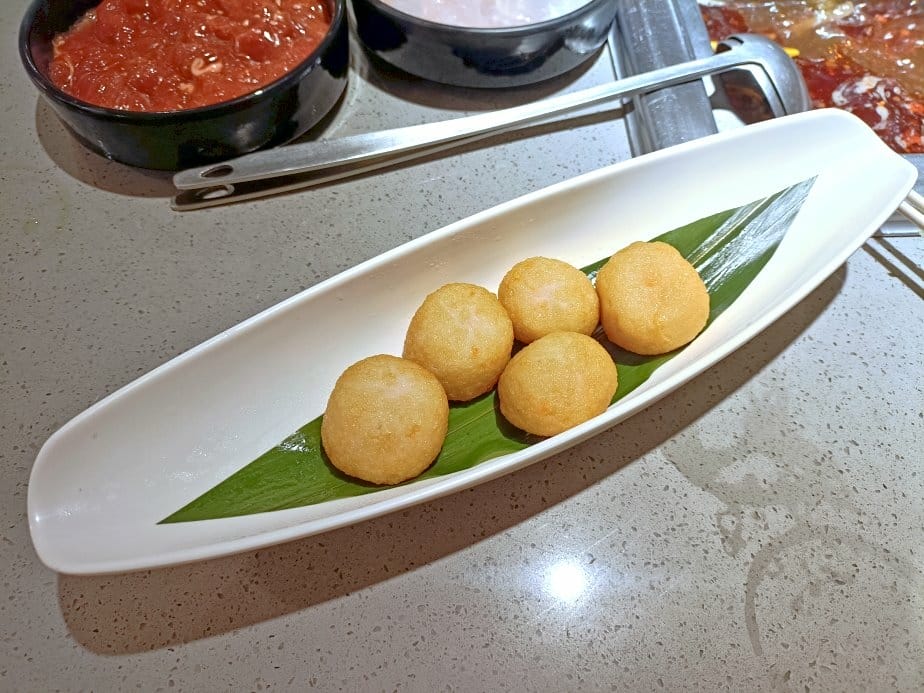 板橋美食|海底撈火鍋-板橋大遠店。甜湯、水果、小菜、冰淇淋免 板橋美食|海底撈火鍋-板橋大遠店。甜湯、水果、小菜、冰淇淋免