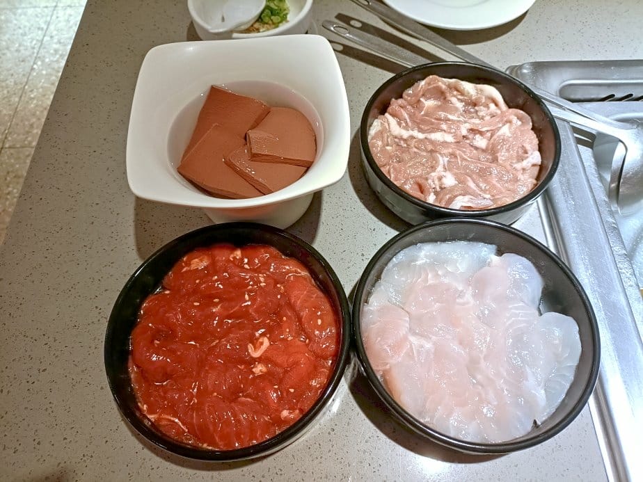 板橋美食|海底撈火鍋-板橋大遠店。甜湯、水果、小菜、冰淇淋免 板橋美食|海底撈火鍋-板橋大遠店。甜湯、水果、小菜、冰淇淋免