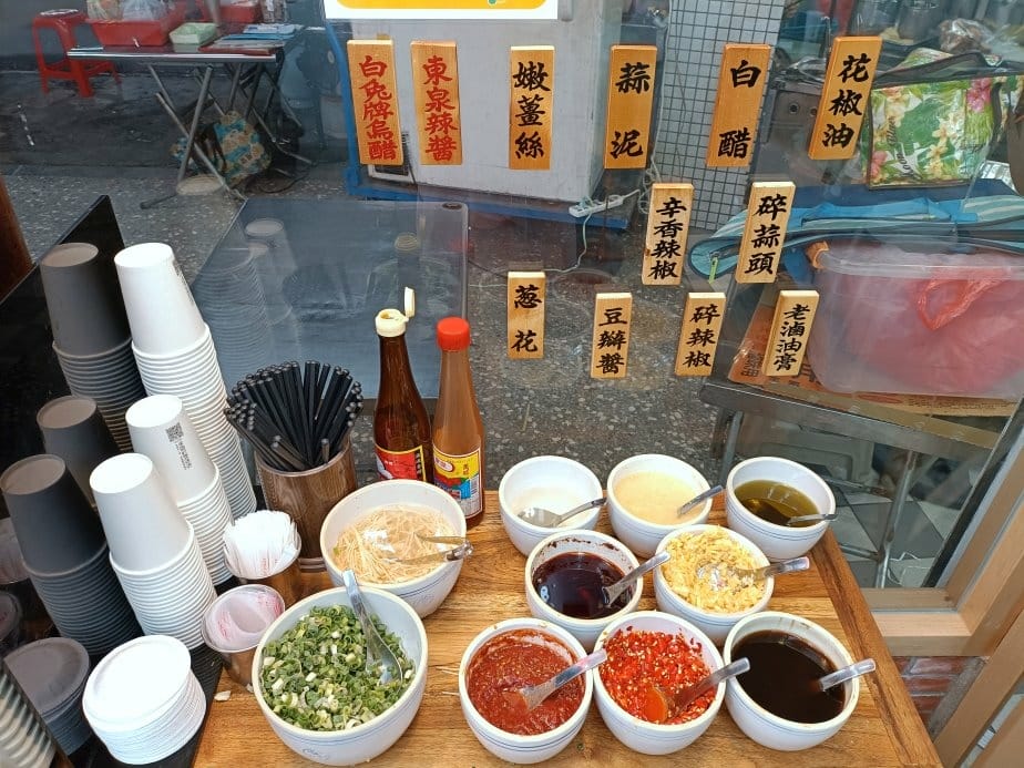 樹林美食|洪記原汁牛肉麵,最愛半筋半肉麻辣牛肉麵!內用豆漿、 樹林美食|洪記原汁牛肉麵,最愛半筋半肉麻辣牛肉麵!內用豆漿、