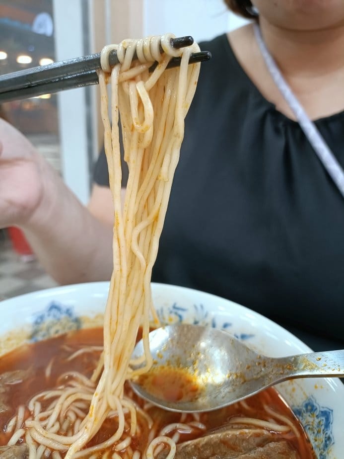 樹林美食|洪記原汁牛肉麵,最愛半筋半肉麻辣牛肉麵!內用豆漿、 樹林美食|洪記原汁牛肉麵,最愛半筋半肉麻辣牛肉麵!內用豆漿、