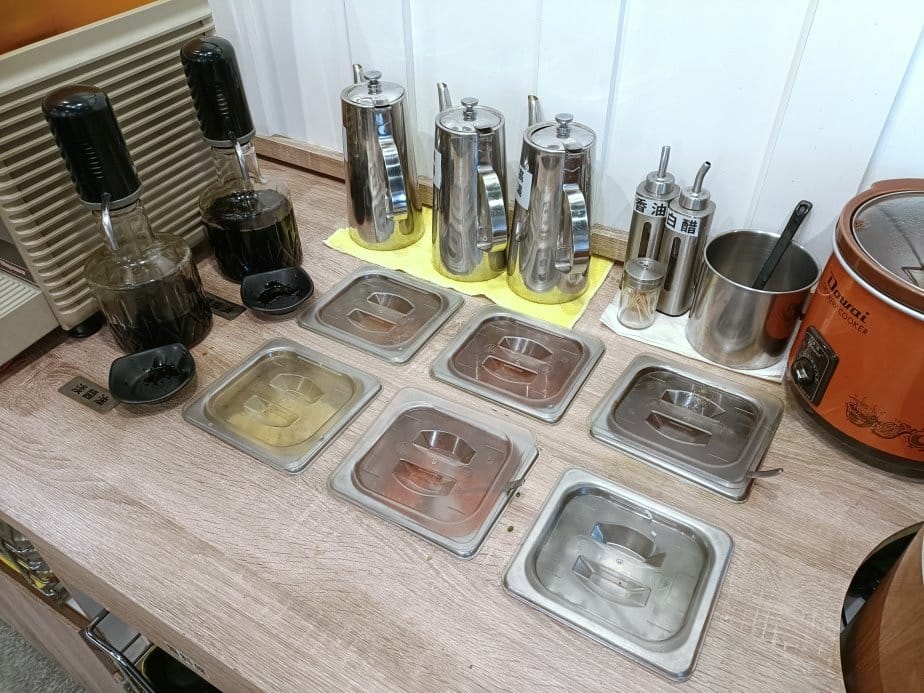 板橋美食|來吧吃鍋~野菜放題吃到飽!飲料、滷肉飯、白飯、冷熱