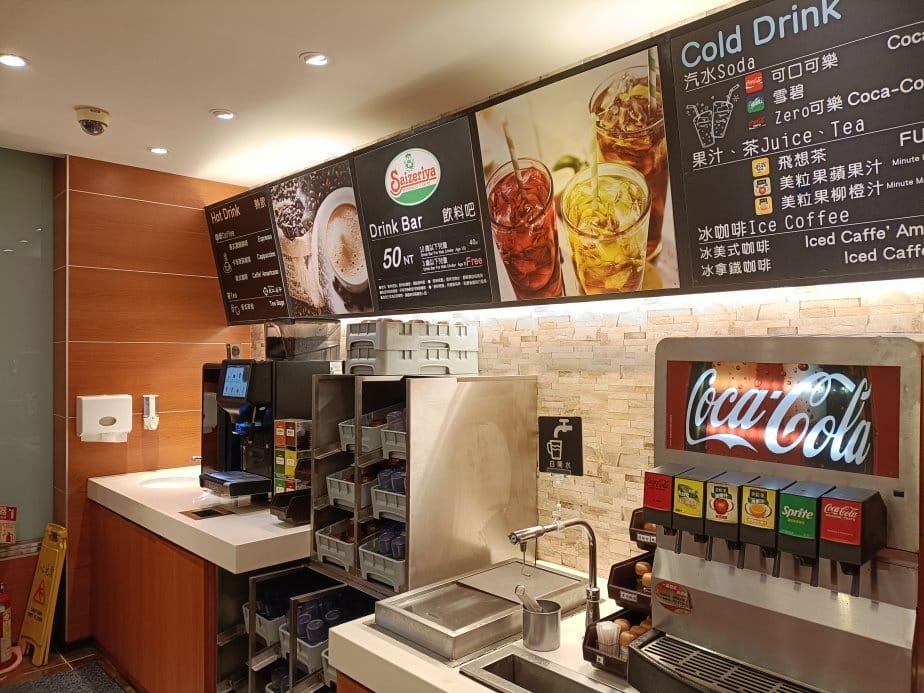 板橋美食|薩利亞-板橋府中店。1人50元飲料暢飲、蜂蜜起司總 板橋美食|薩利亞-板橋府中店。1人50元飲料暢飲、蜂蜜起司總