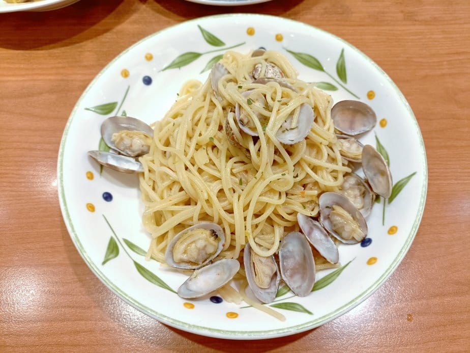 板橋美食|薩利亞-板橋府中店。1人50元飲料暢飲、蜂蜜起司總 板橋美食|薩利亞-板橋府中店。1人50元飲料暢飲、蜂蜜起司總