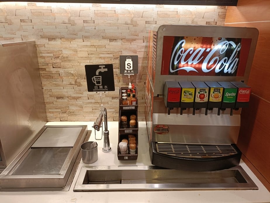 板橋美食|薩利亞-板橋府中店。1人50元飲料暢飲、蜂蜜起司總 板橋美食|薩利亞-板橋府中店。1人50元飲料暢飲、蜂蜜起司總