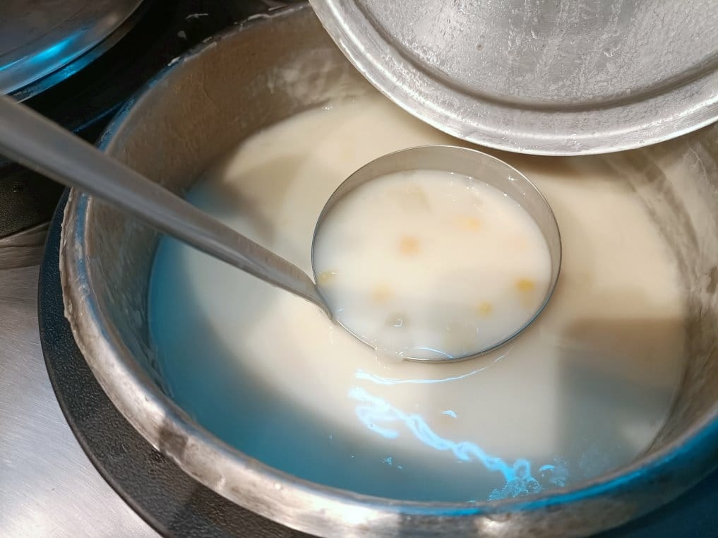 台北車站美食|瀧厚炙燒熟成牛排-台北北車店。玉米濃湯、羅宋湯