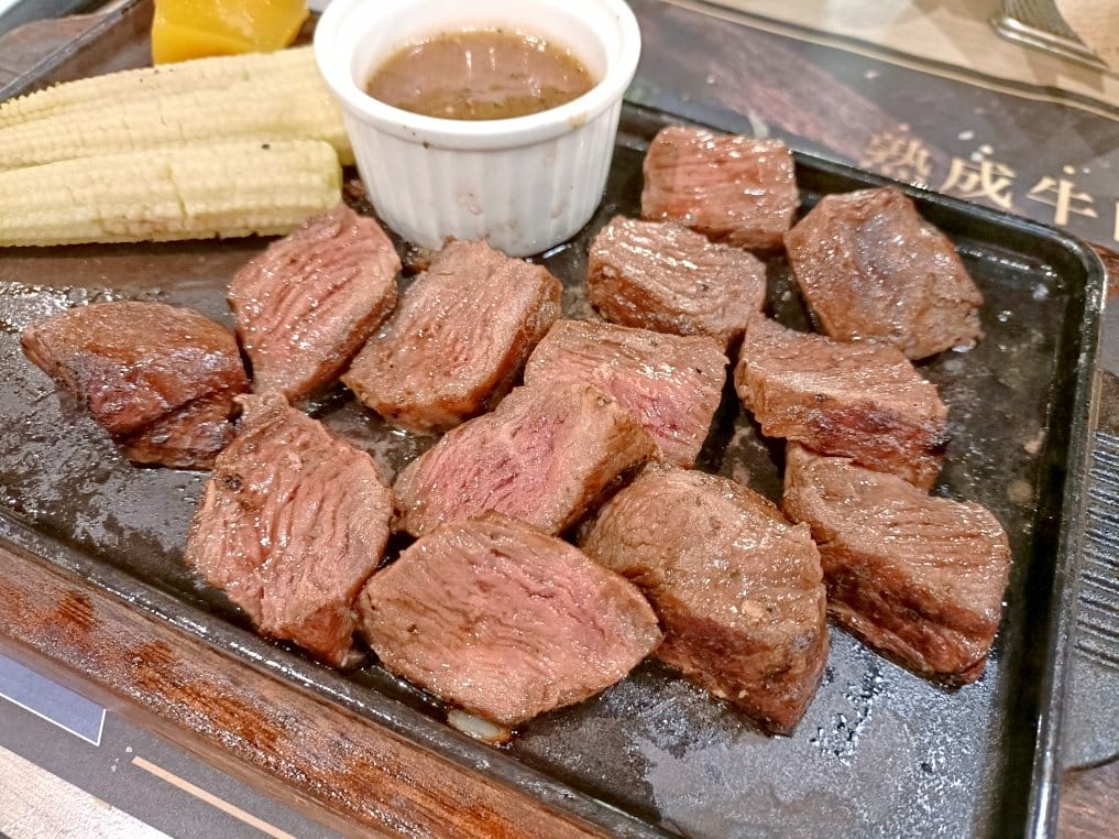台北車站美食|瀧厚炙燒熟成牛排-台北北車店。玉米濃湯、羅宋湯