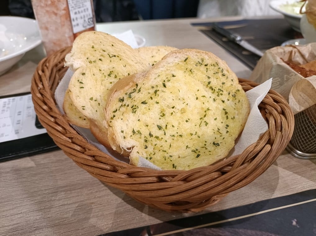 台北車站美食|瀧厚炙燒熟成牛排-台北北車店。玉米濃湯、羅宋湯