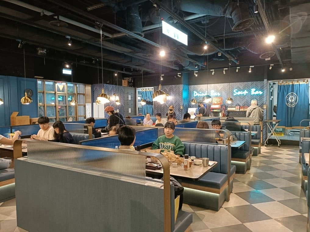 台北車站美食|瀧厚炙燒熟成牛排-台北北車店。玉米濃湯、羅宋湯