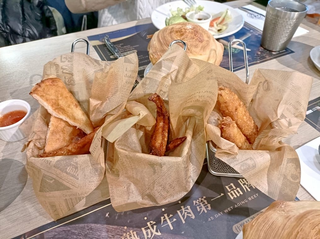 台北車站美食|瀧厚炙燒熟成牛排-台北北車店。玉米濃湯、羅宋湯