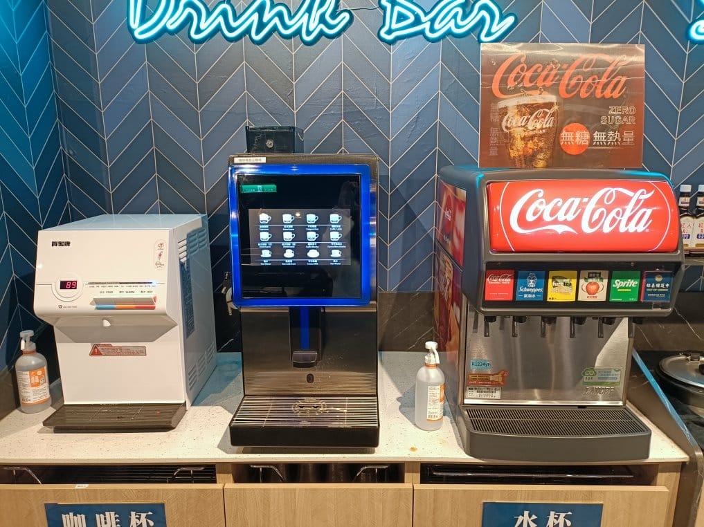 台北車站美食|瀧厚炙燒熟成牛排-台北北車店。玉米濃湯、羅宋湯