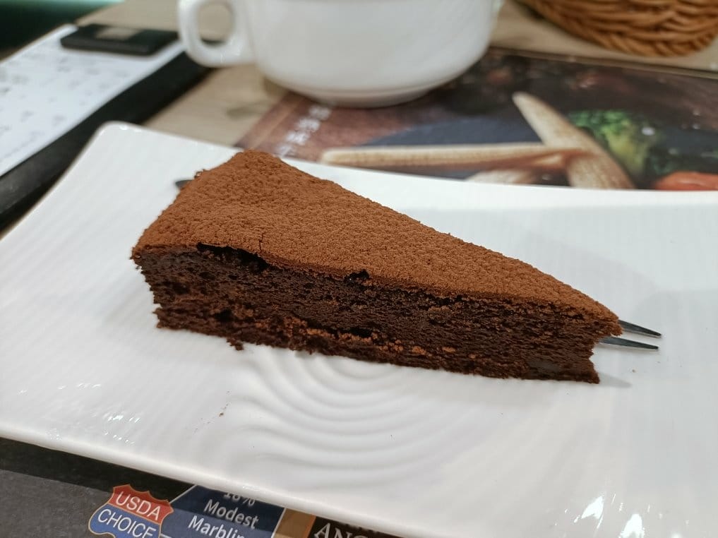 台北車站美食|瀧厚炙燒熟成牛排-台北北車店。玉米濃湯、羅宋湯