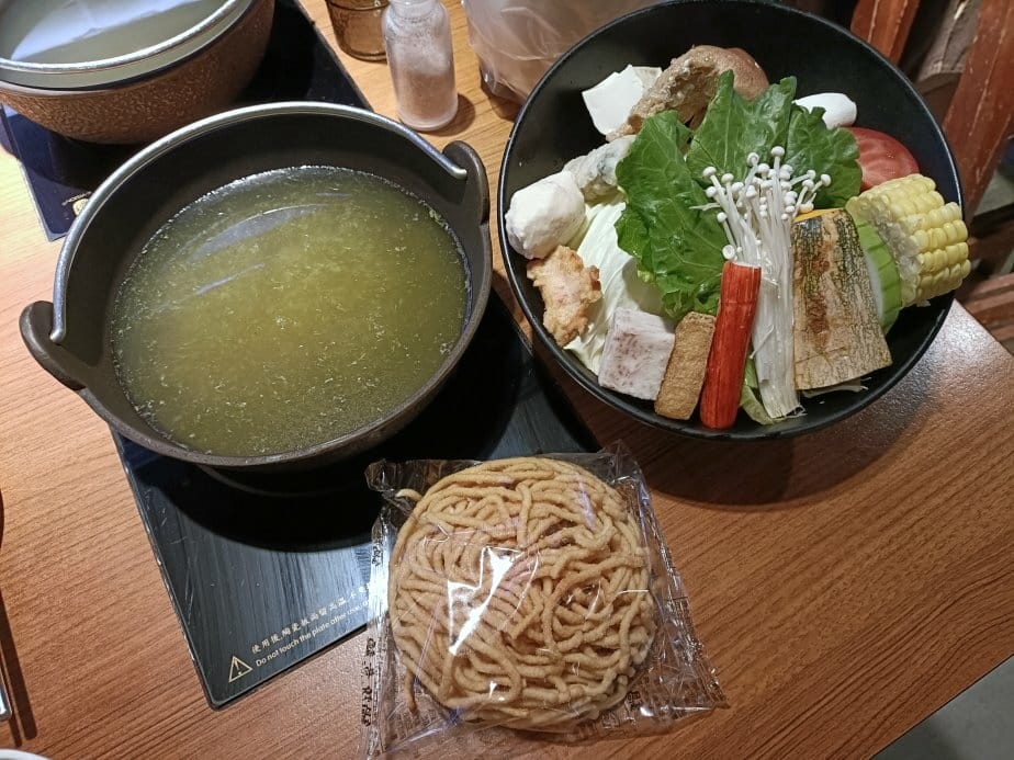 板橋美食|檸檬草鍋物料理,獨家檸檬草香茅湯底肉品、海鮮都百搭 板橋美食|檸檬草鍋物料理,獨家檸檬草香茅湯底肉品、海鮮都百搭