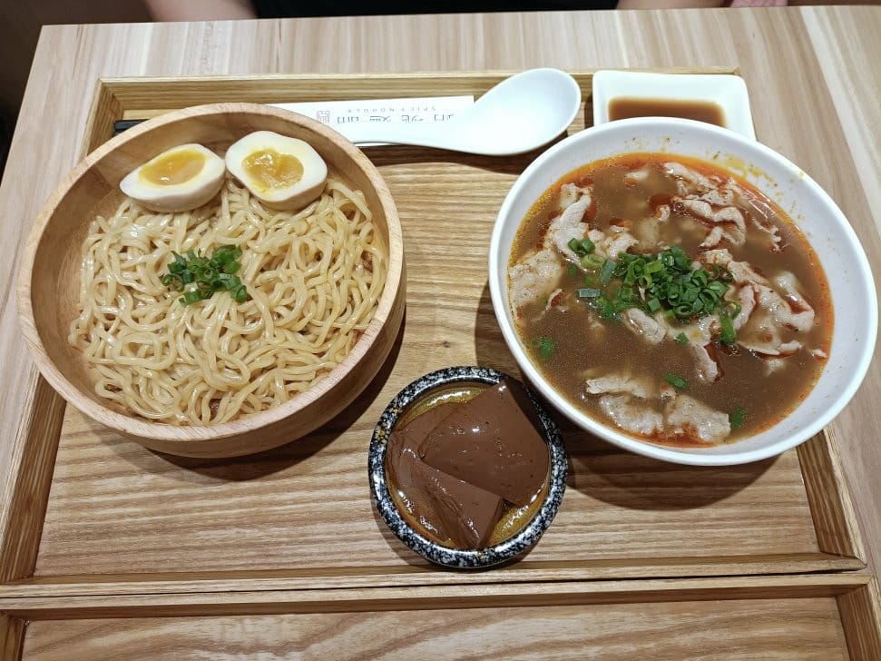 板橋美食|大師兄銷魂麵舖-板橋環球店。麻辣湯香、銷魂麵如有生 板橋美食|大師兄銷魂麵舖-板橋環球店。麻辣湯香、銷魂麵如有生