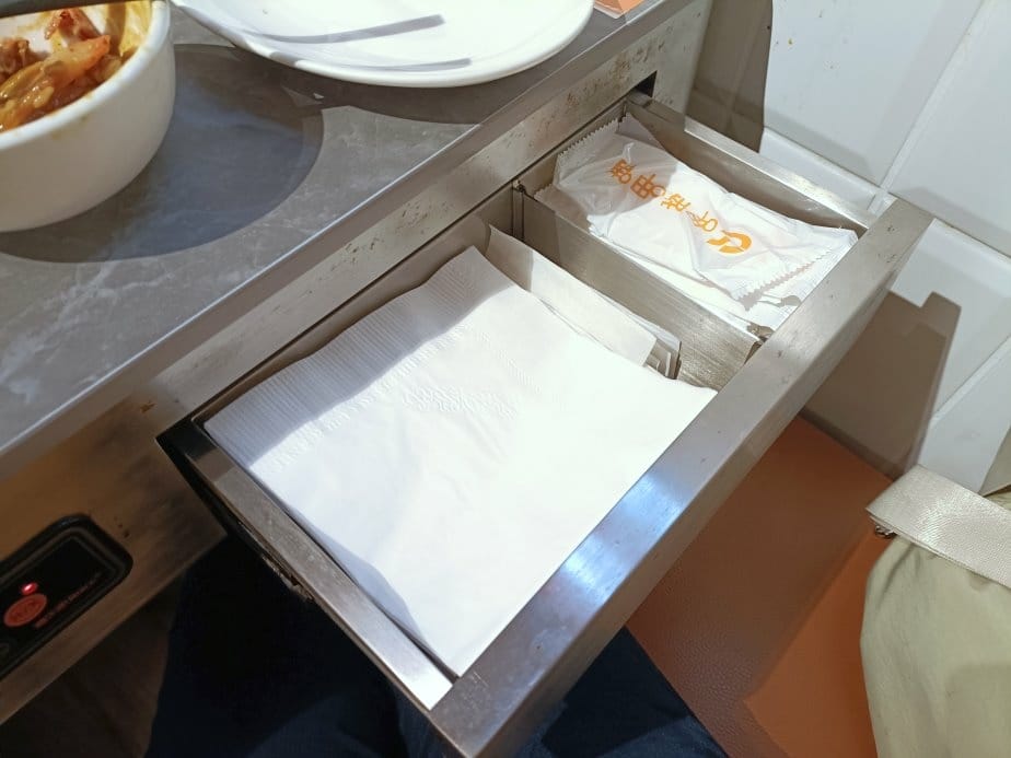 台北中山區美食|呷哺呷哺火鍋南西店。一個人也可以吃到鴛鴦鍋、