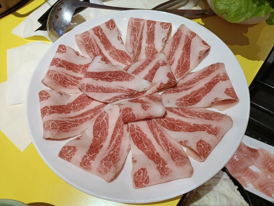 台北西門町美食|辣吉點正宗成都串串香-西門町店。串串每串皆1