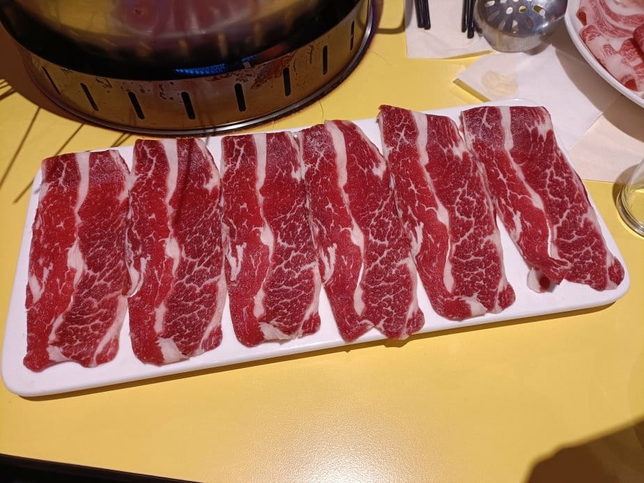 台北西門町美食|辣吉點正宗成都串串香-西門町店。串串每串皆1