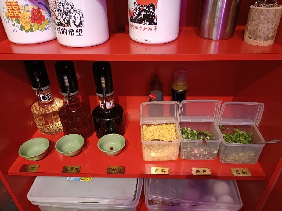 台北西門町美食|辣吉點正宗成都串串香-西門町店。串串每串皆1