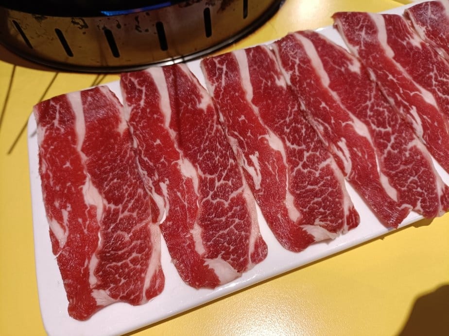 台北西門町美食|辣吉點正宗成都串串香-西門町店。串串每串皆1