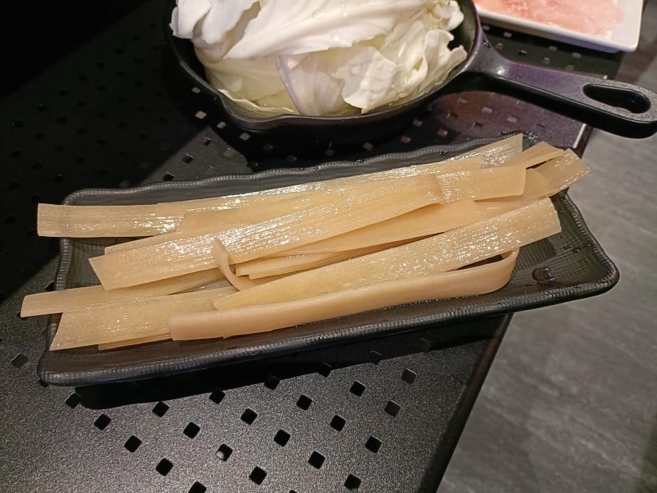 台北西門町美食|辣吉點正宗成都串串香-西門町店。串串每串皆1