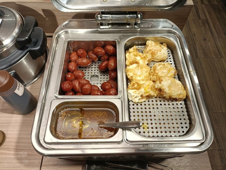 台北西門町美食|肉之間大盤肉幸福鍋物-台北西門店。雞肉飯/滷 台北西門町美食|肉之間大盤肉幸福鍋物-台北西門店。雞肉飯/滷