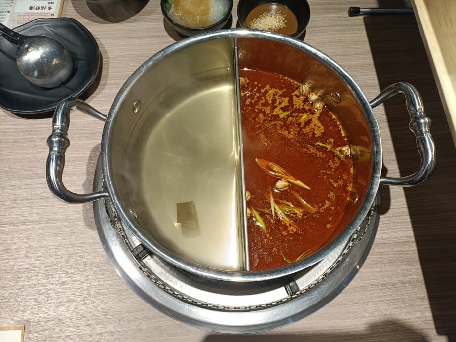 台北西門町美食|肉之間大盤肉幸福鍋物-台北西門店。雞肉飯/滷 台北西門町美食|肉之間大盤肉幸福鍋物-台北西門店。雞肉飯/滷