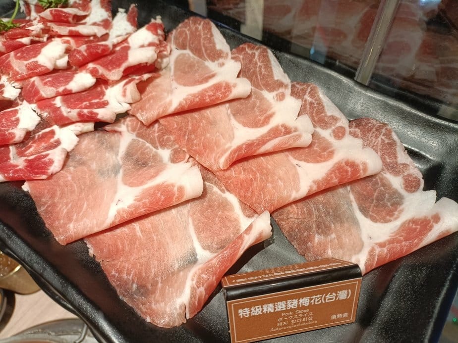 台北西門町美食|肉之間大盤肉幸福鍋物-台北西門店。雞肉飯/滷 台北西門町美食|肉之間大盤肉幸福鍋物-台北西門店。雞肉飯/滷