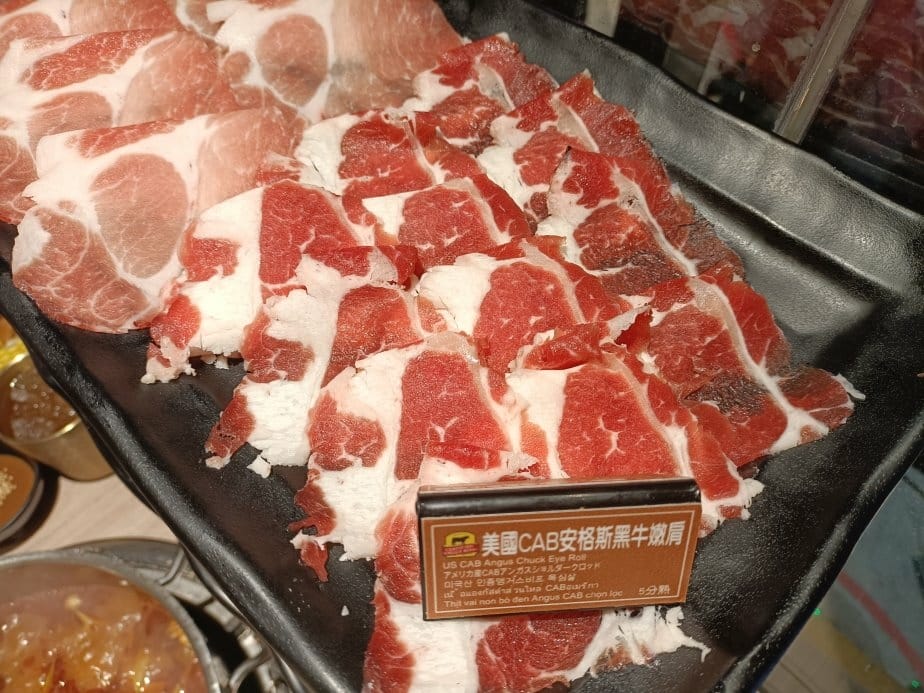 台北西門町美食|肉之間大盤肉幸福鍋物-台北西門店。雞肉飯/滷 台北西門町美食|肉之間大盤肉幸福鍋物-台北西門店。雞肉飯/滷